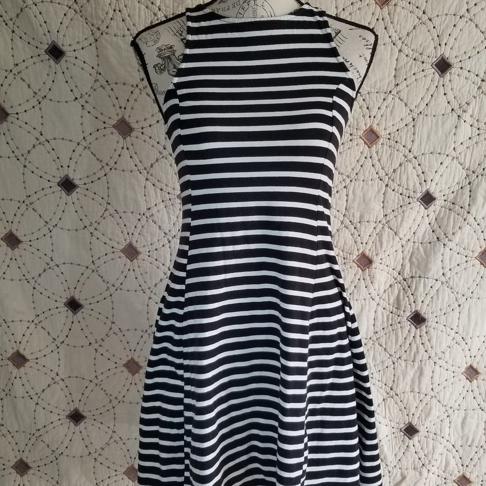EUC Old Navy Black & White Striped Skater Dress S